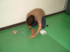 金の亡者じゃなくて左右バランス調節用の一円玉
